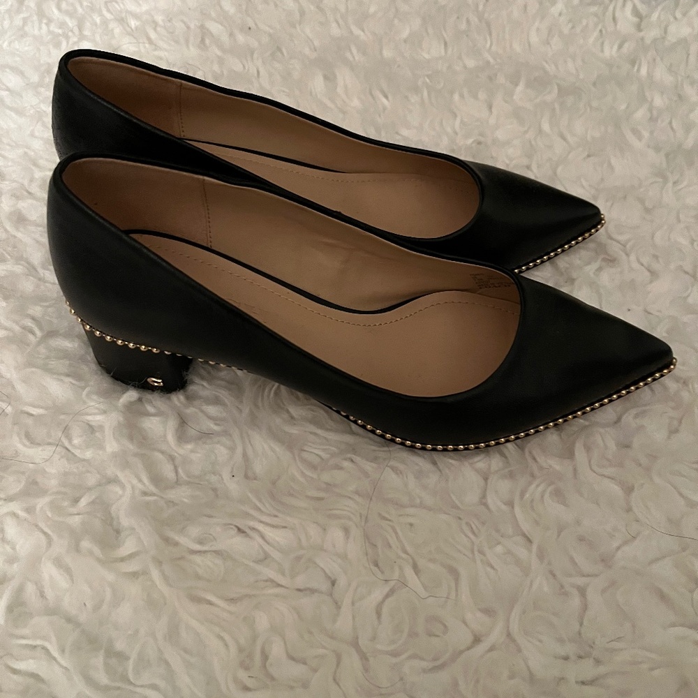 Coach Pumps